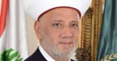 أعلن المكتب الإعلامي في دار الفتوى ان مفتي الجمهورية اللبنانية الشيخ عبد اللطيف دريان يقف على مسافة واحدة بين جميع المرشحين لانتخابات المجلس الشرعي الإسلامي الأعلى في بيروت والمحافظات اللبنانية