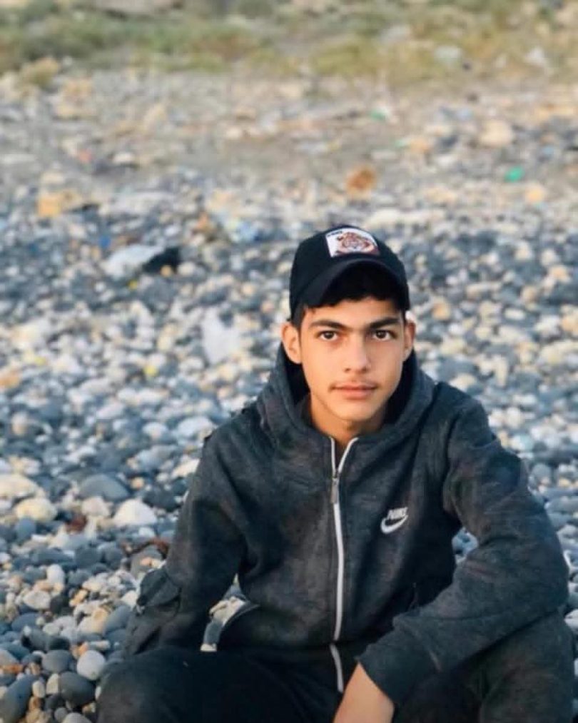 مقتل طفل سوري يجمع العصافير